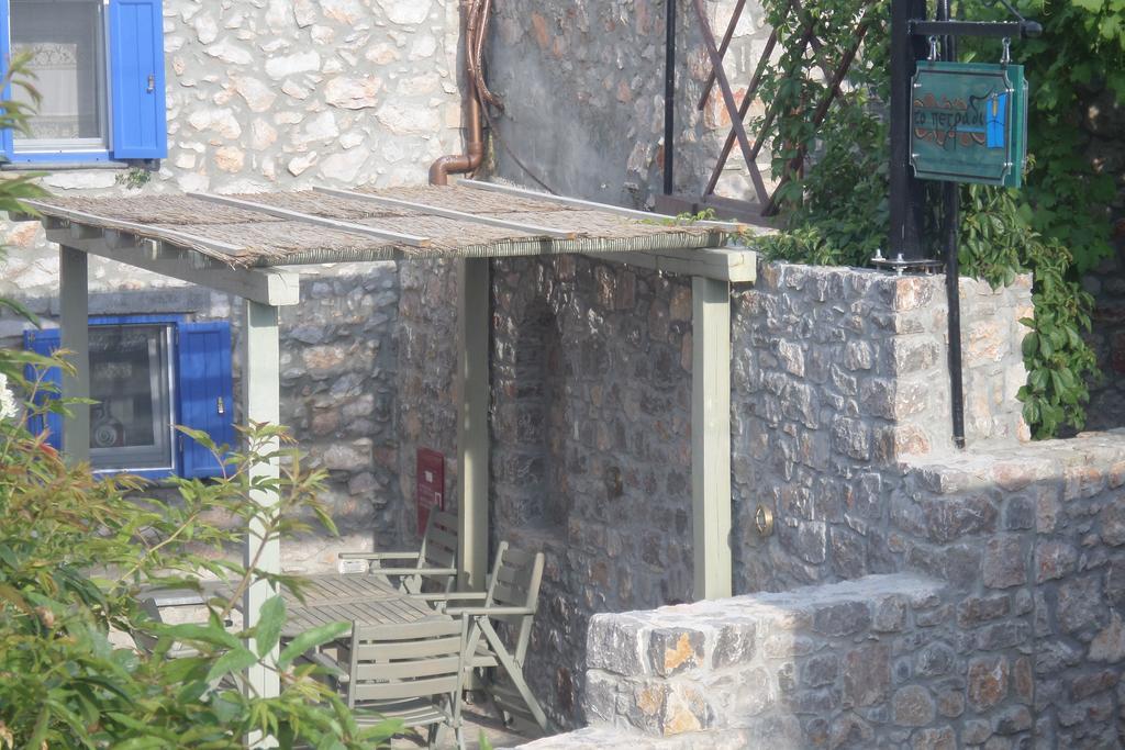 Apartment To Petradi Avgonima